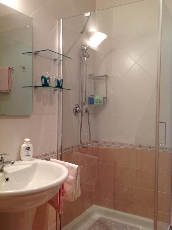 B&B Crispi Trieste Phòng bức ảnh
