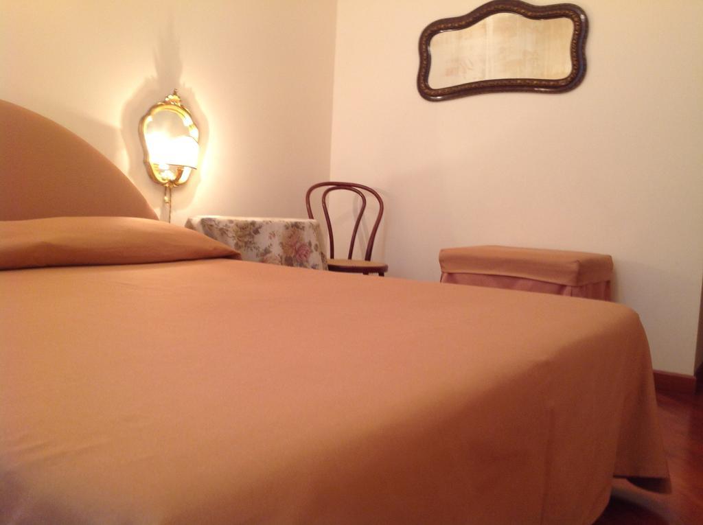 B&B Crispi Trieste Phòng bức ảnh